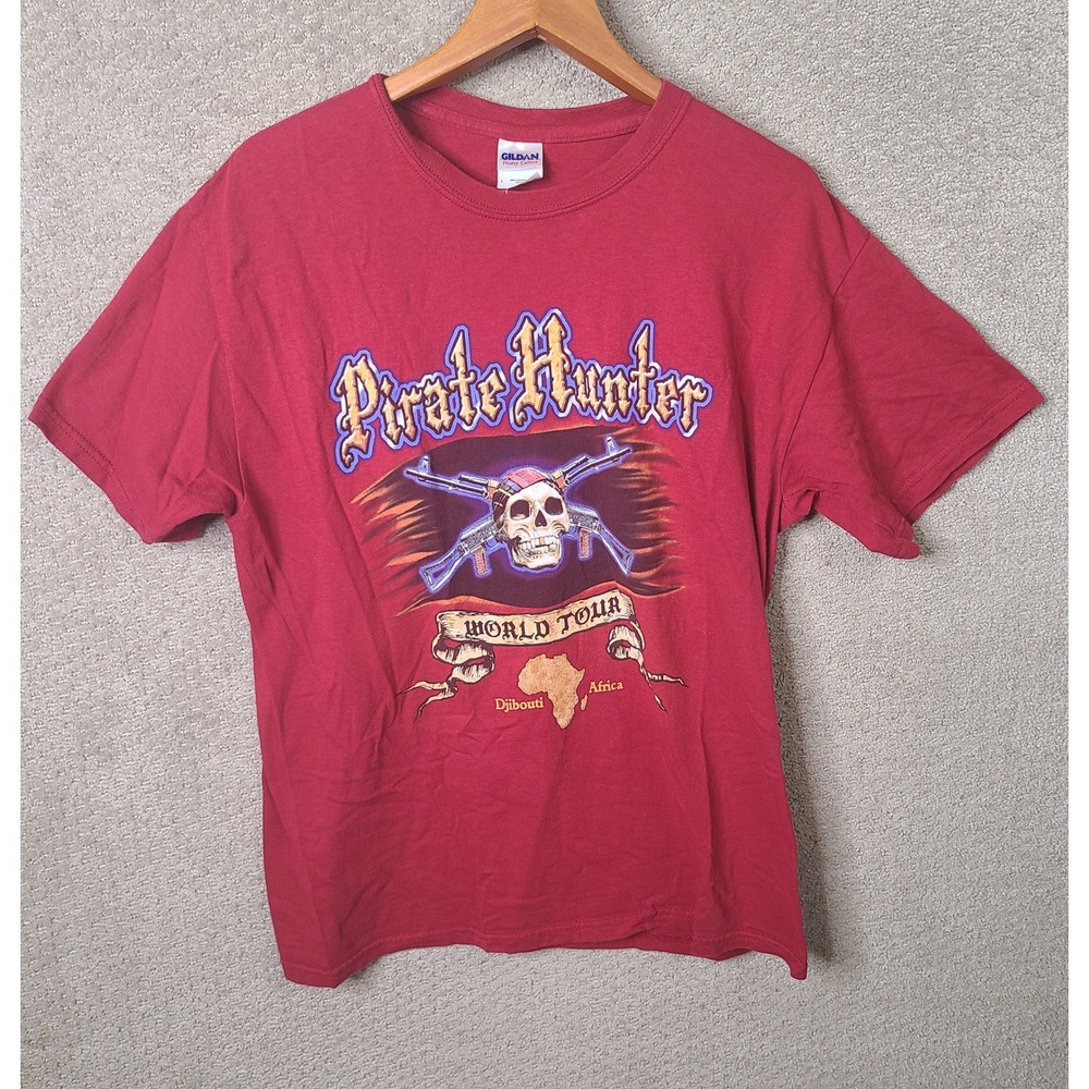 Gildan Shirt Mens Large Red Pirate Hunter World Tour Graphic Cotton Short Sleeve